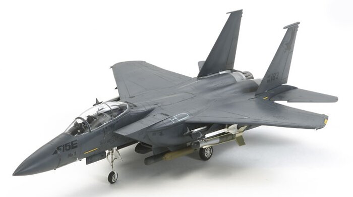 модель 1/72 F-15E Strike Eagle